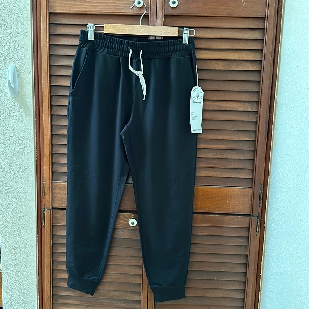 Vuori performance jogger, black, small. Brand new, never worn